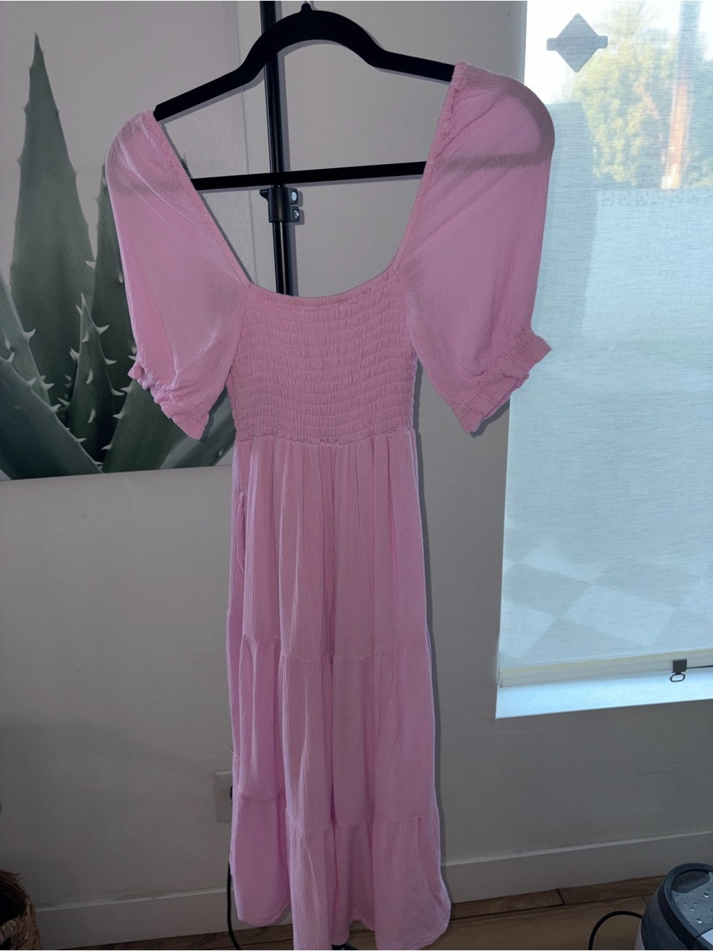 Abercrombie Pink Smocked Puff Sleeve Tiered Dress XSP - Picture 2 of 9